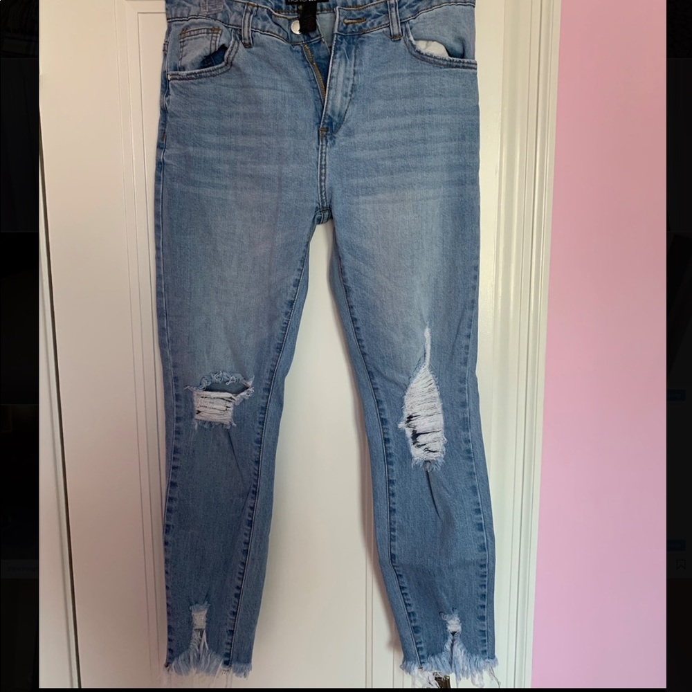 High-waist cropped ripped jeans